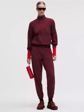 NWT Lululemon Adapted State Mid-Rise Jogger
Perforated Stripe
Burgundy Bay